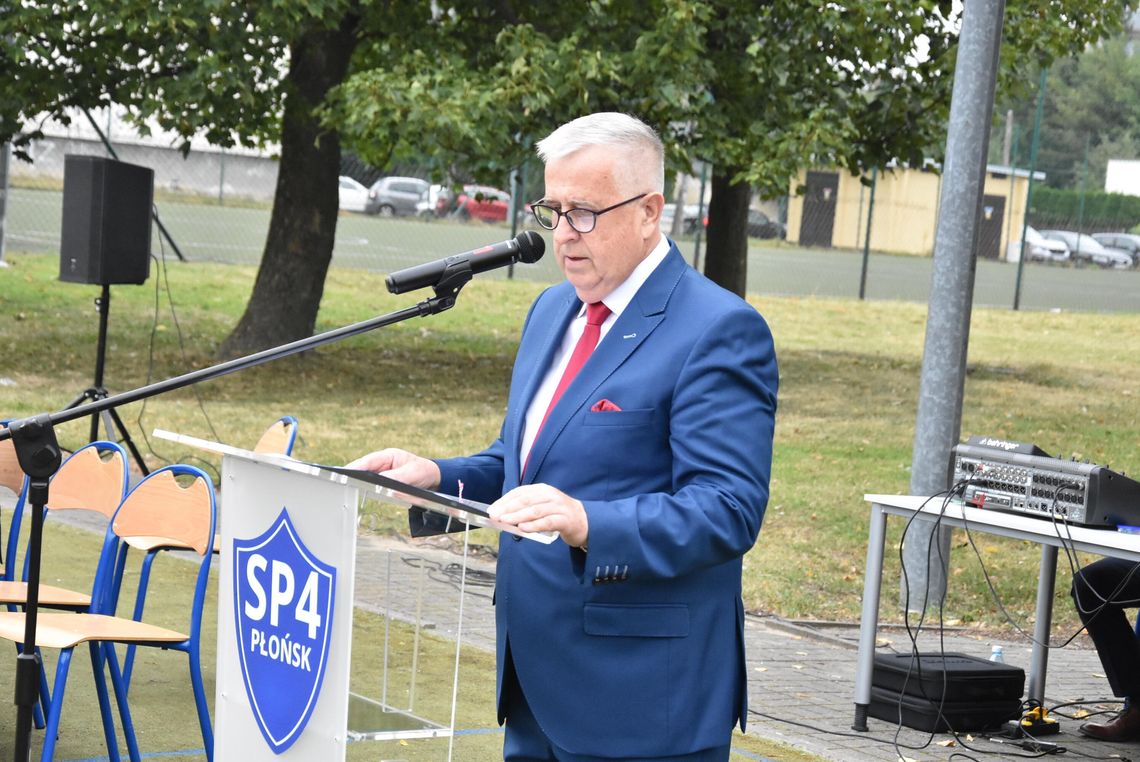 Nowy rok i nowy dyrektor. Pierwszy dzwonek w Szkole Podstawowej nr 4 w Płońsku