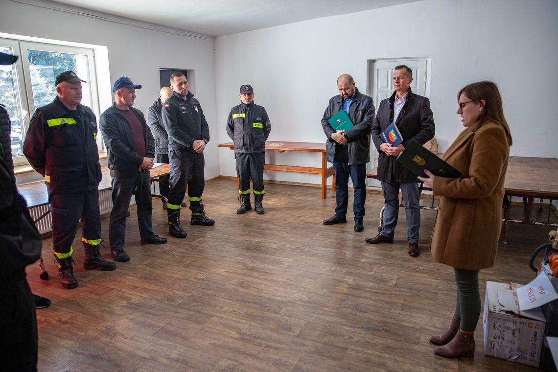 Nowy sprzęt dla ochotniczych straży pożarnych z gminy Nasielsk.  Skorzysta każda jednostka