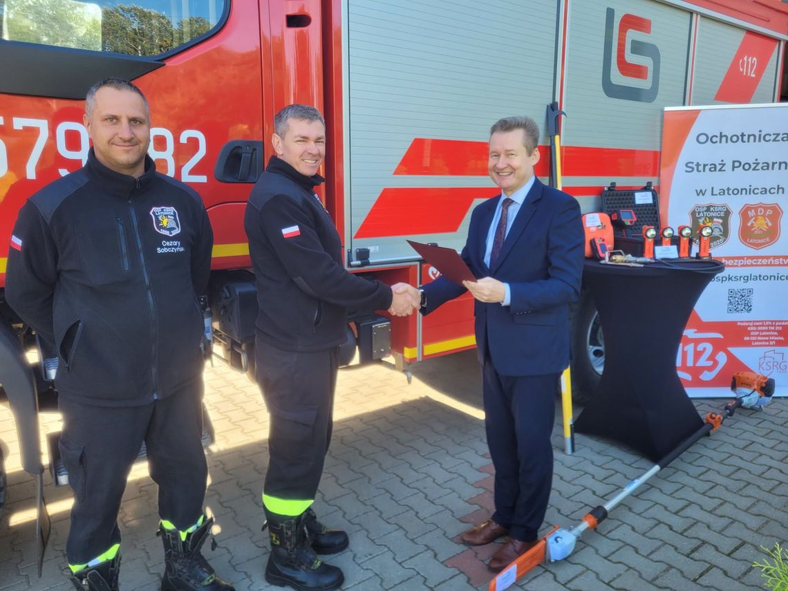 Nowy sprzęt dla strażaków z Nowego Miasta i Latonic. Ponad 98 tys. zł na wyposażenie jednostek Nowy sprzęt dla strażaków z Nowego Miasta i Latonic. Ponad 98 tys. zł na wyposażenie jednostek