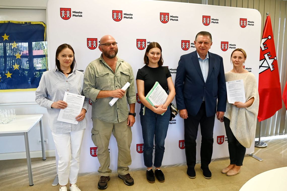 Ocalić od zapomnienia: ponad 120 unikalnych świadectw historii Płońska zyska drugie życie