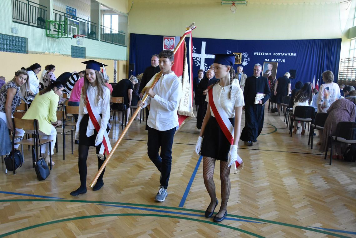 Odnowiony sztandar i wyjątkowy patron Odnowiony sztandar i wyjątkowy patron