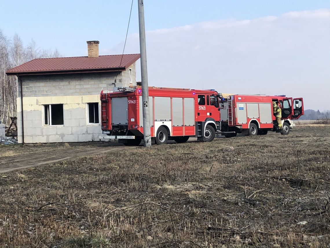 Ogień na budowie. Nikomu nic się nie stało.