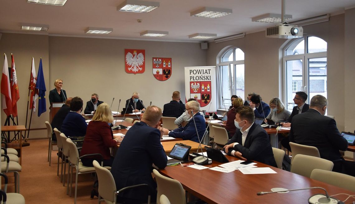 Osoba zakażona obecna na obradach sesji powiatowej. Kto trafi na kwarantannę?