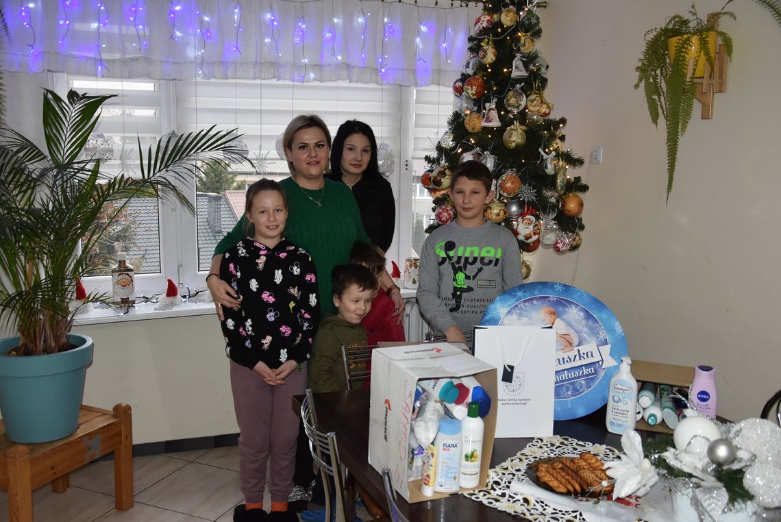 Paczki z darami od mieszkańców gm. Sochocin trafiły do płońskiego Domu Dziecka