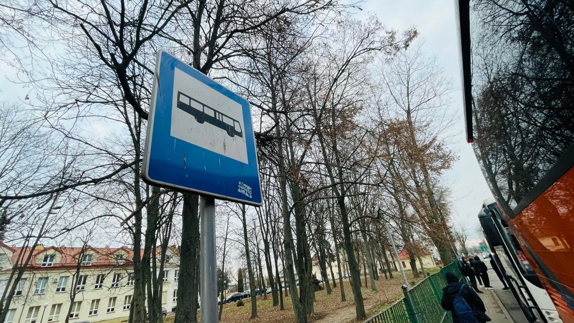 Pasażerowie proszą o zadaszenie przystanku przy ul. Sienkiewicza