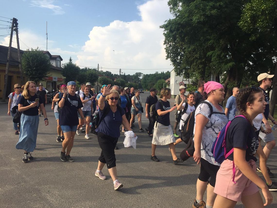 Pielgrzymka inna niż wszystkie. "Granatowa" przekazała pałeczkę dalej.