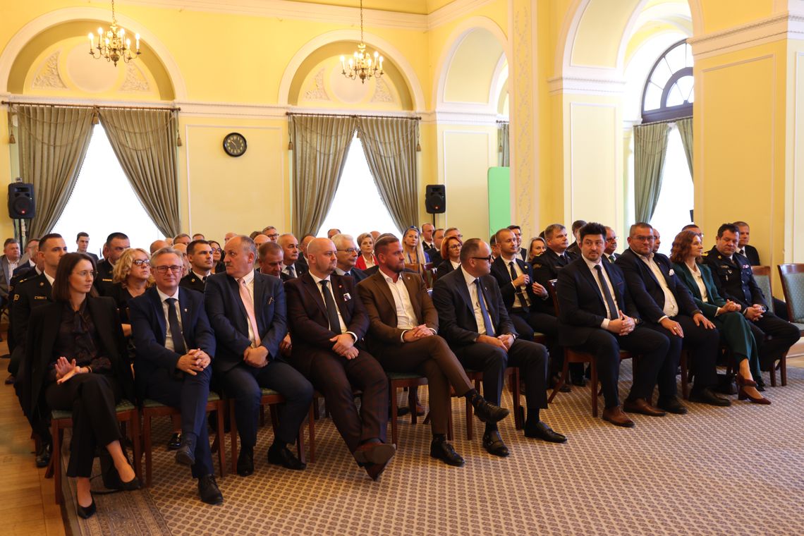 Pierwsze umowy na Ochronę Ludności i Obronę Cywilną podpisane. Skorzystają gminy z pow. płońskiego