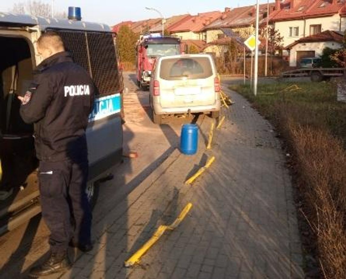 Pijany wjechał w barierki i próbował przekupić policjantów