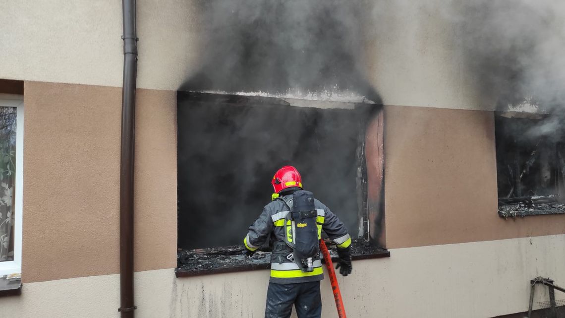 Po śmiertelnym pożarze w bloku, ludzie nadal nie wrócili do swoich mieszkań