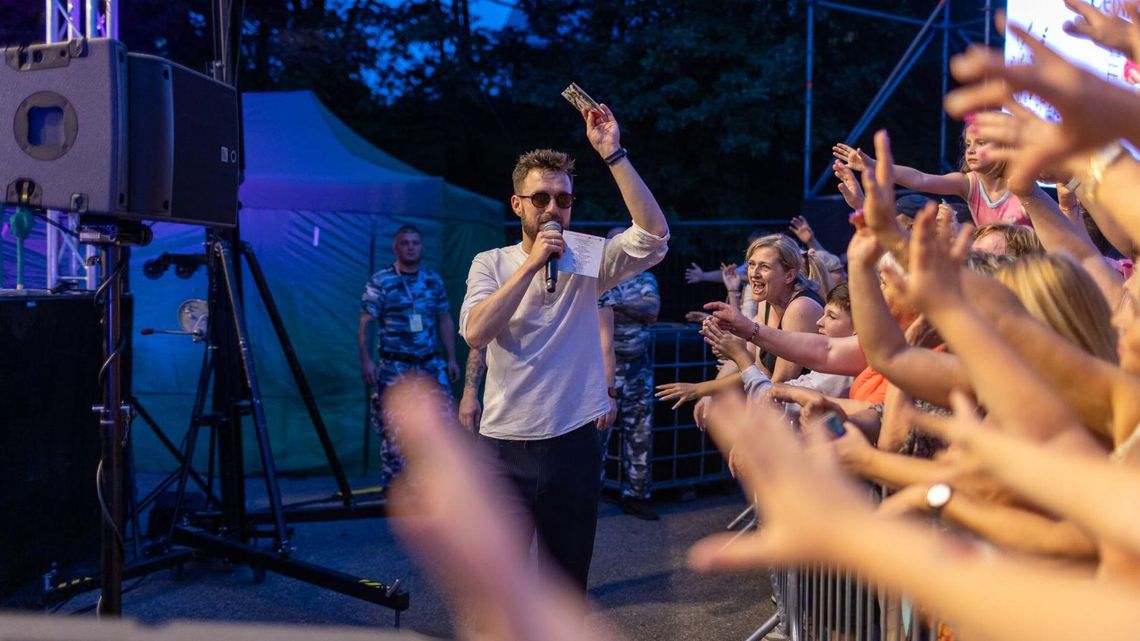 Początek wakacji nad zalewem w Nowym Mieście. Muzyczną gwiazdą zespół Defis Początek wakacji nad zalewem w Nowym Mieście. Muzyczną gwiazdą zespół Defis