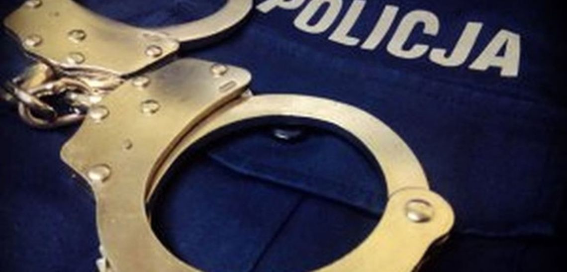 Podrobiona odzież na płońskim targowisku. Policjanci zatrzymali sprzedawcę