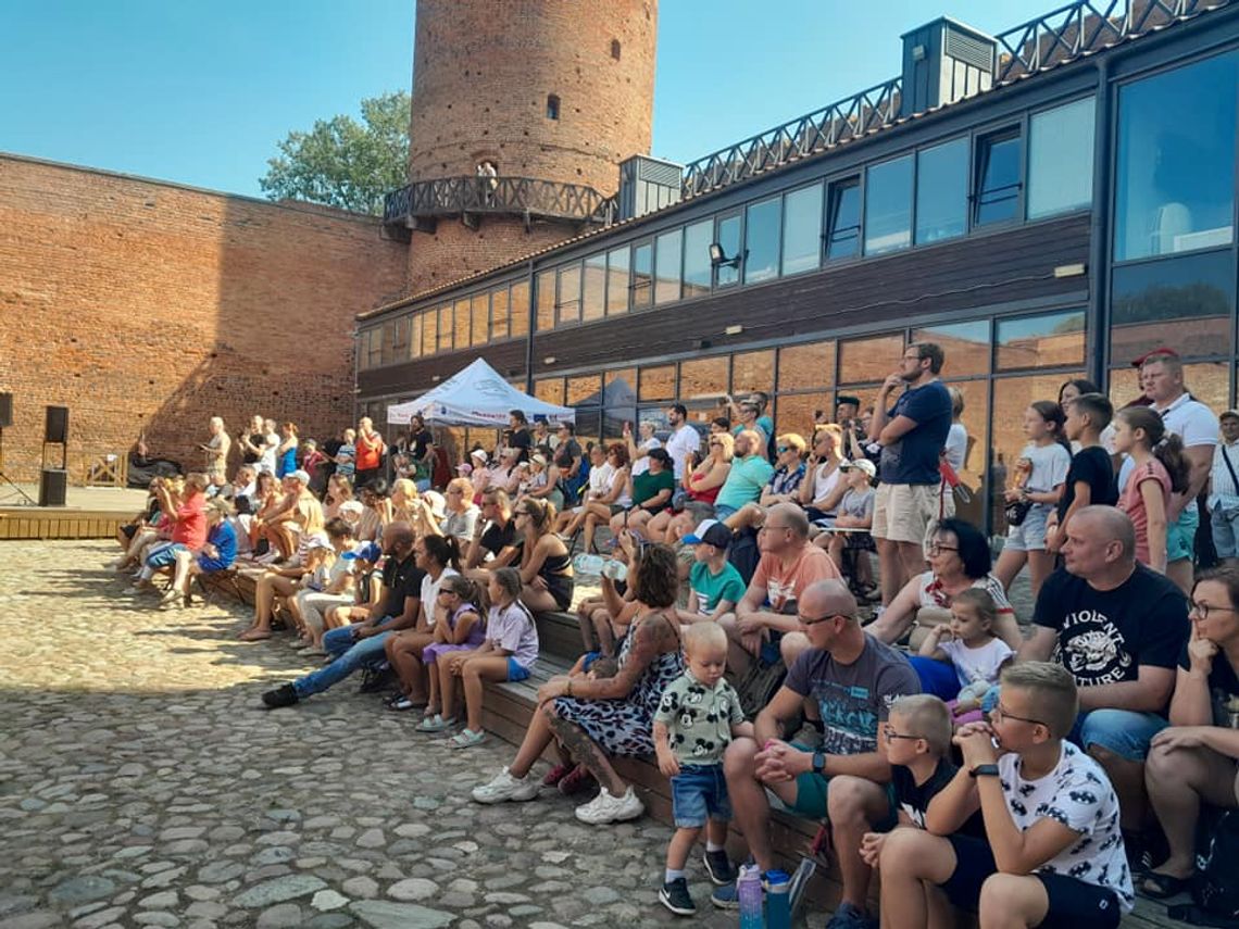 Pokazali średniowieczne rzemiosło i pojedynki rycerskie. Za nami "Spotkania z historią" na ciechanowskim zamku