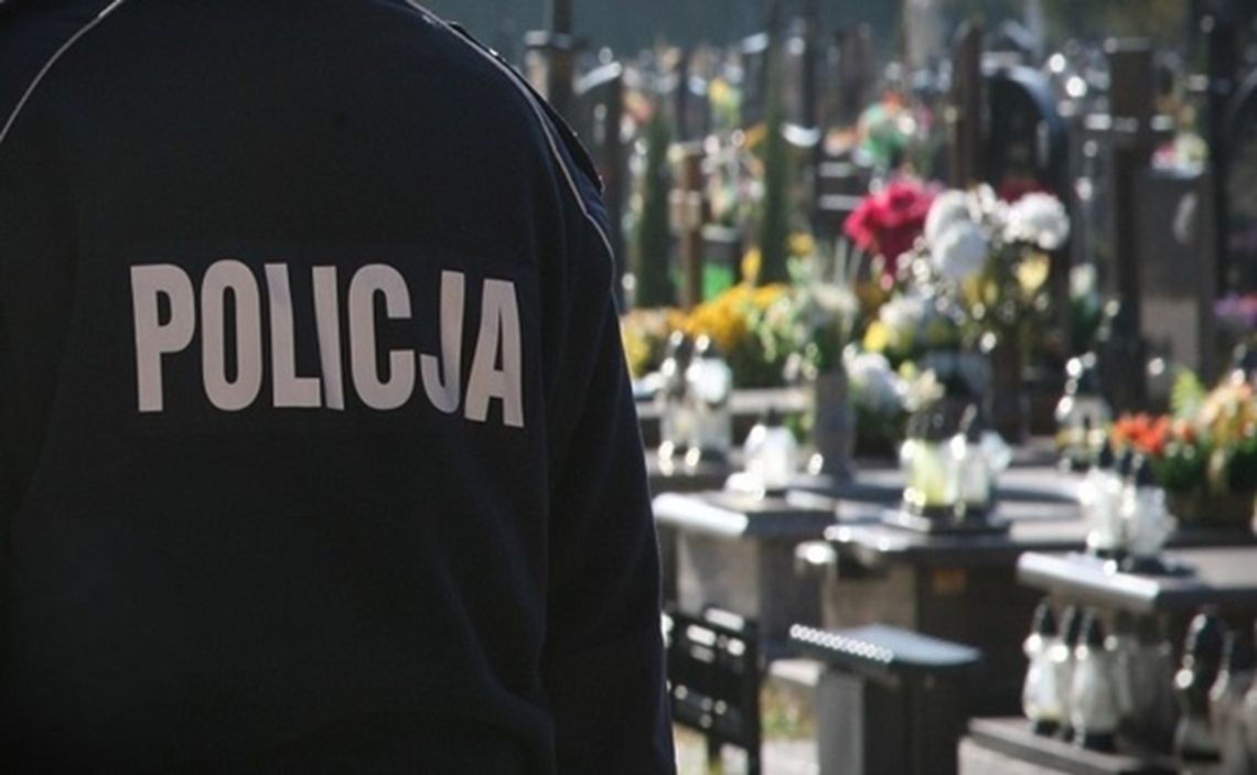 Policja ostrzega: „Bądźmy uważni i czujni podczas pobytu na cmentarzu”