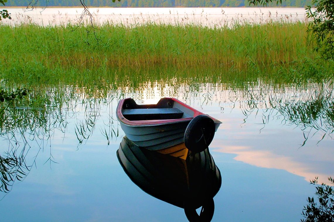 Policjanci w Nowym Mieście zatrzymali mężczyznę i dwóch nastolatków, którzy "pożyczyli" sobie cudzą łódkę