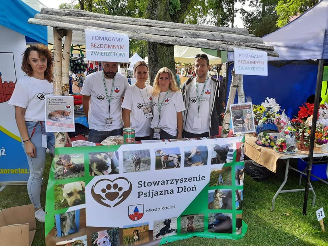 Pomagają bezdomnym zwierzętom w Raciążu