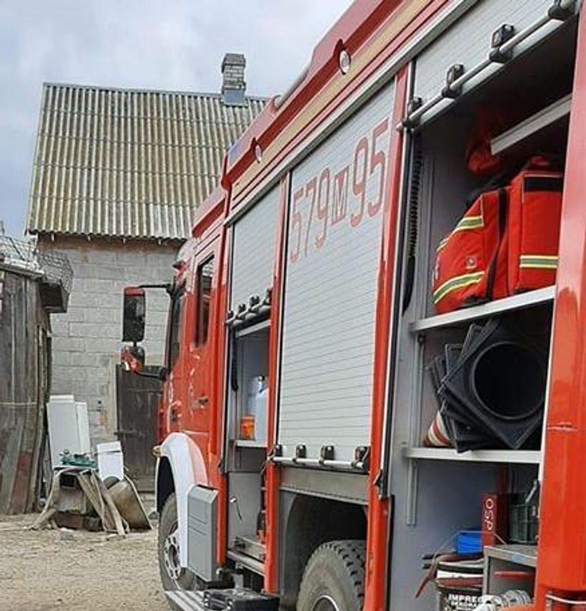 Pomoc rodzinie, która ucierpiała w pożarze w Starych Wrońskach.