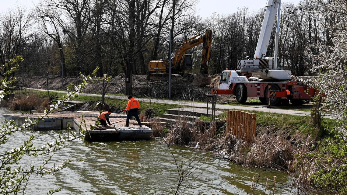 Postęp prac na Rutkach. Ruszyło odmulanie akwenu