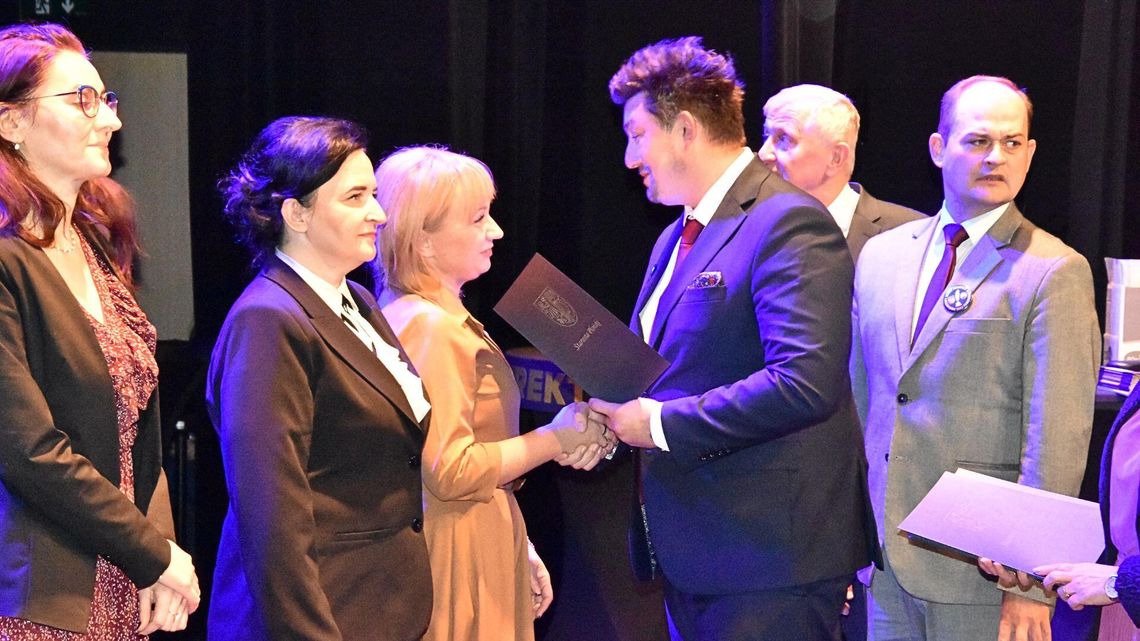 Powiatowe obchody Dnia Edukacji Narodowej. Nagrody dla nauczycieli i dyrektorów