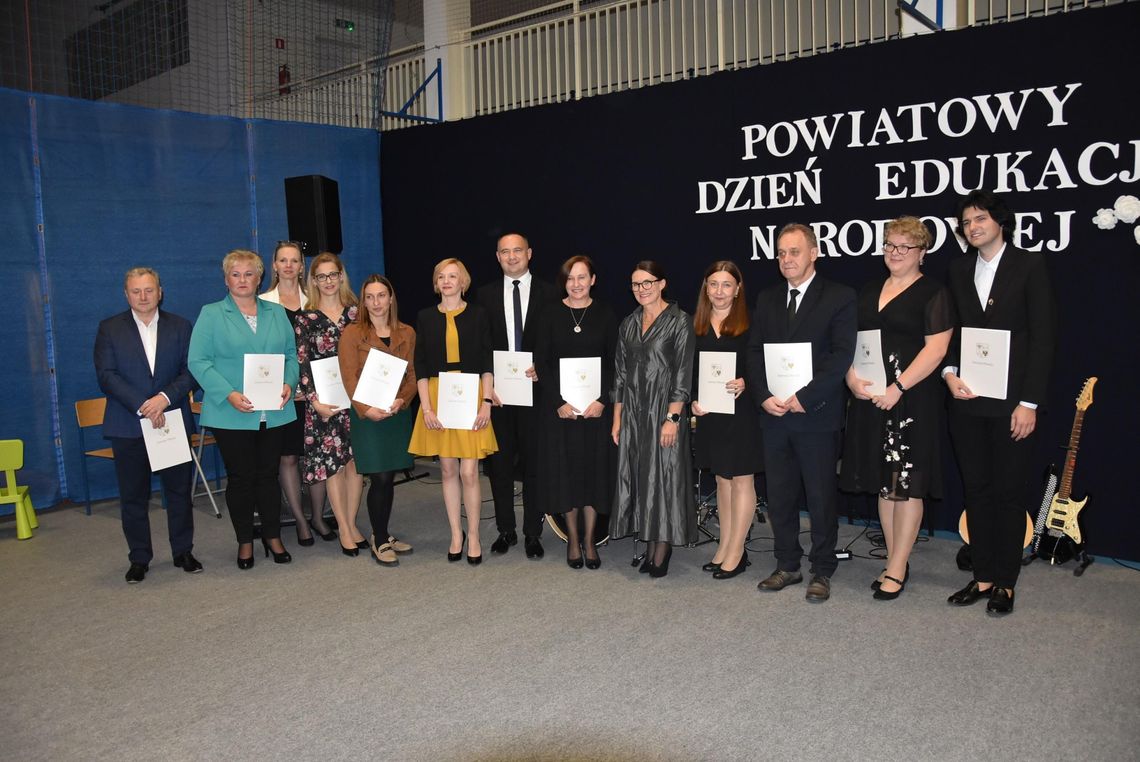 Powiatowe święto nauczycieli. Nagrody i wyróżnienia przyznane