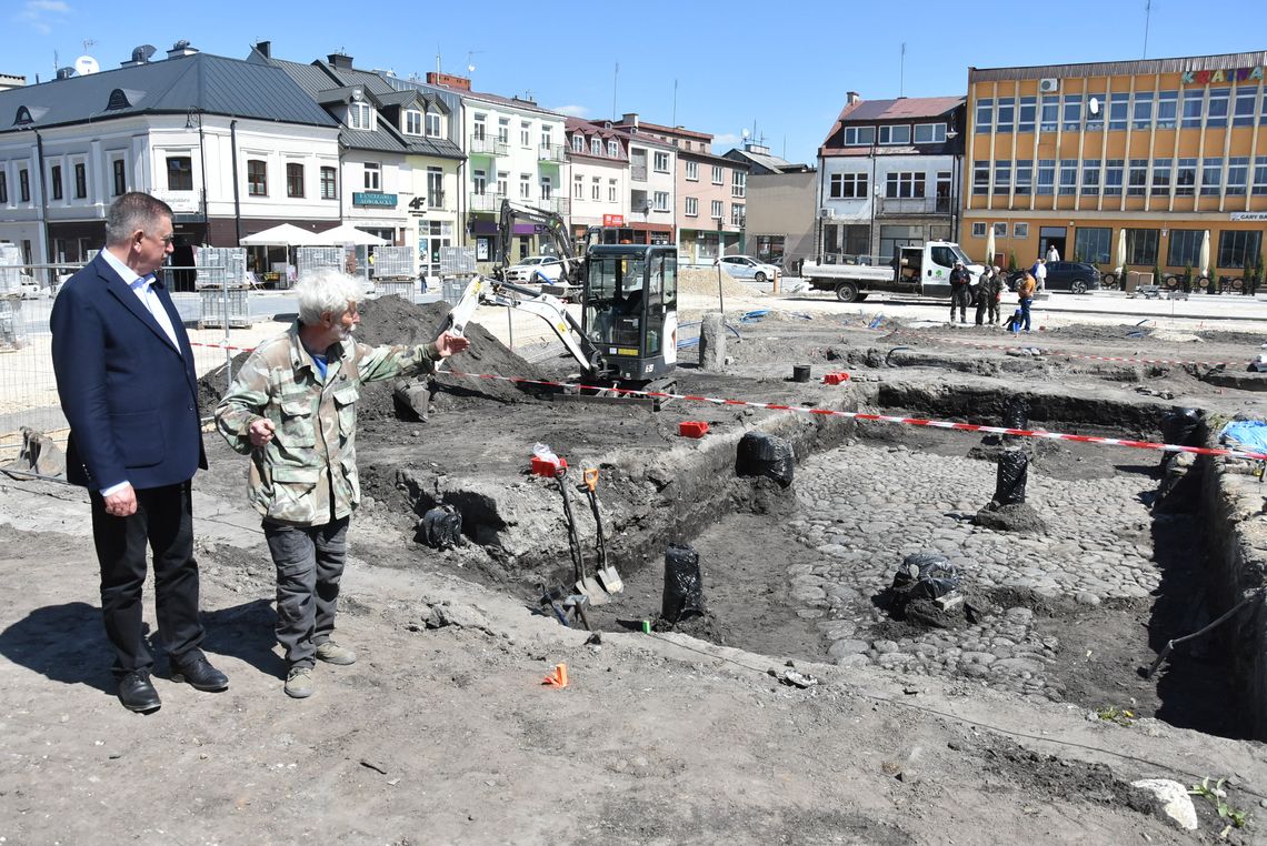 Powrót do przeszłości. Fragment dawnego rynku odkopany w Płońsku