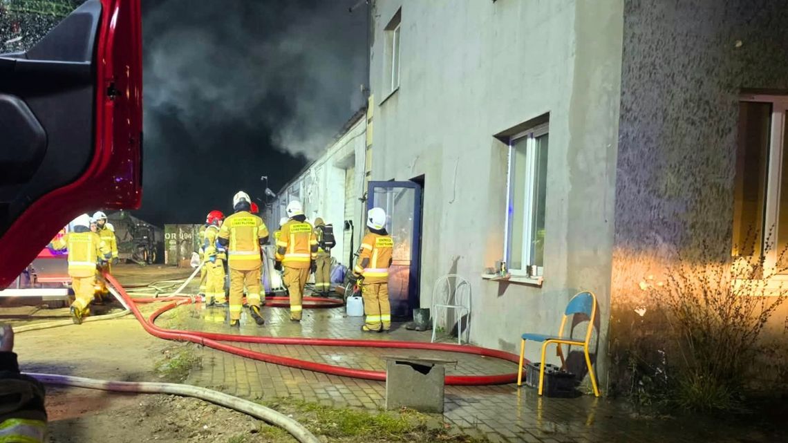 Pożar hali magazynowej w Nowym Mieście. Straty sięgają 50 tys. zł Pożar hali magazynowej w Nowym Mieście. Straty sięgają 50 tys. zł