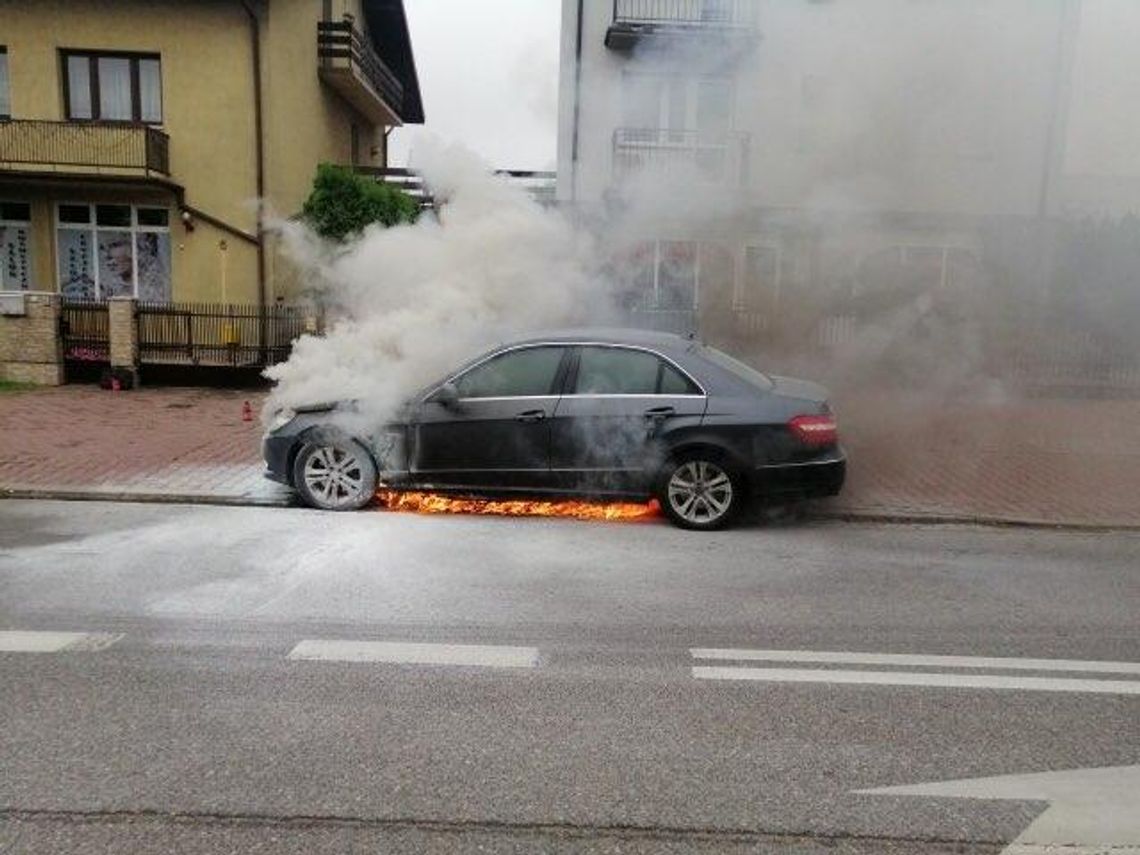 Pożar mercedesa na Targowej