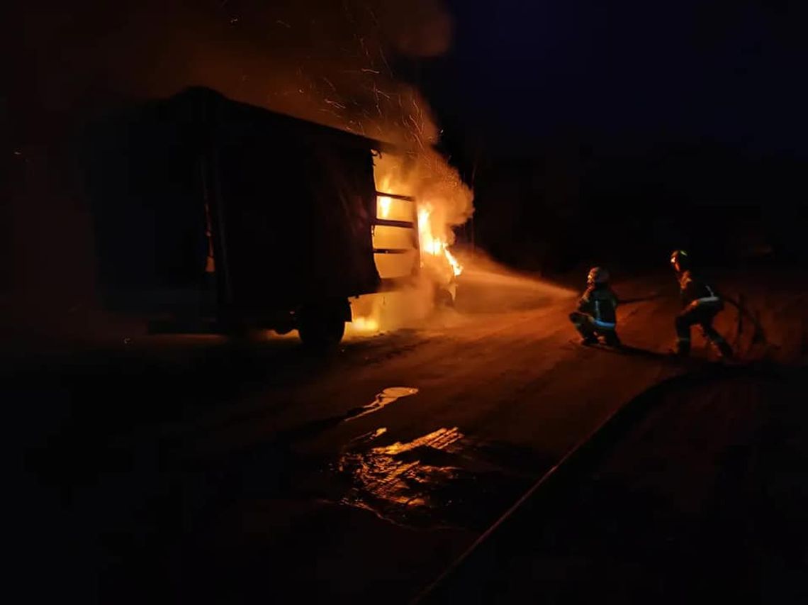 Pożar samochodu dostawczego w Gutarzewie. Czy było to podpalenie?