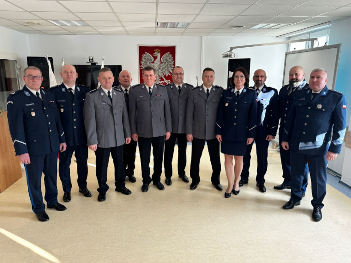 Pożegnanie z policyjnym mundurem. Pięciu funkcjonariuszy kończy służbę w płońskiej komendzie