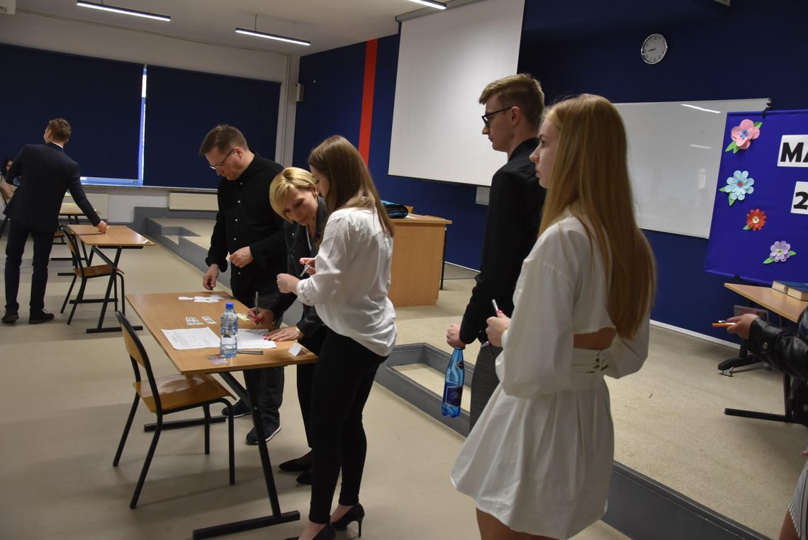 Prawie 500 uczniów rozpoczęło matury
