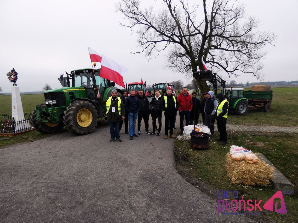Protest rolników przybiera na sile, opanowali Ciechanów i wylotówki