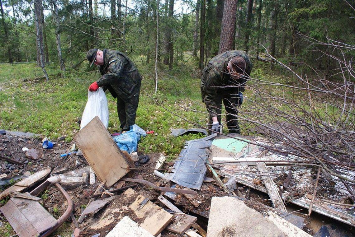 Przykład idzie od najmłodszych, czyli o akcji sprzątania lasów #jedenworek