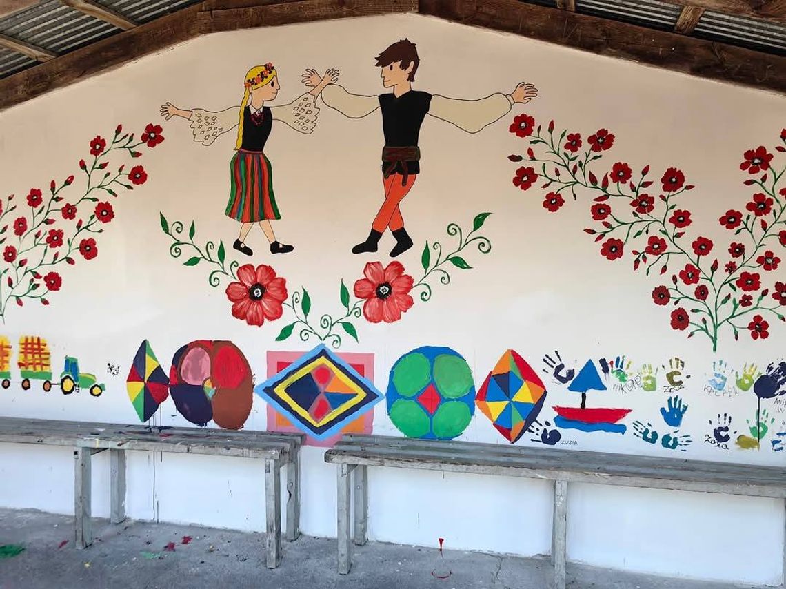 Przystanek odnowiony lokalną kulturą. Wyjątkowa inicjatywa mieszkańców Krajkowa