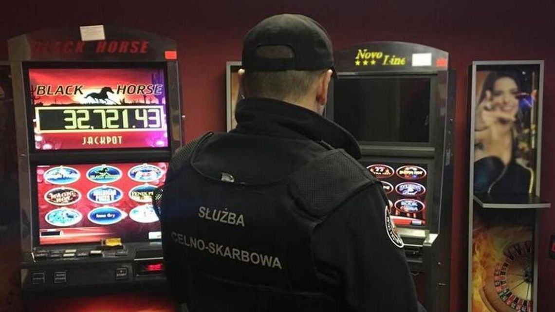 Punkty z automatami dużym problemem w Płońsku. Policja zapowiada działania.