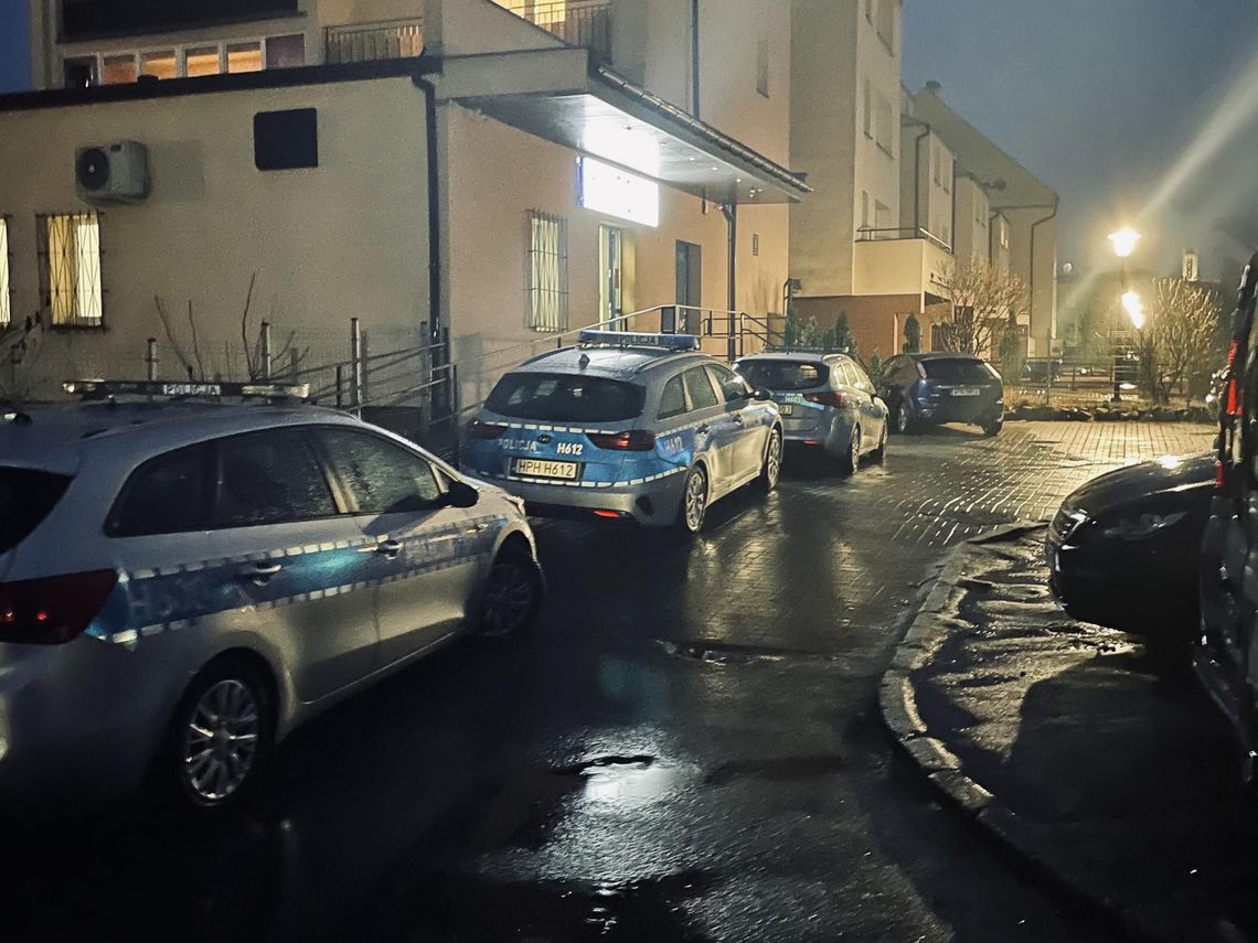 Radiowozy pod płońskimi siłowniami i klubami fitness. Kontrole policji i sanepidu Radiowozy pod płońskimi siłowniami i klubami fitness. Kontrole policji i sanepidu