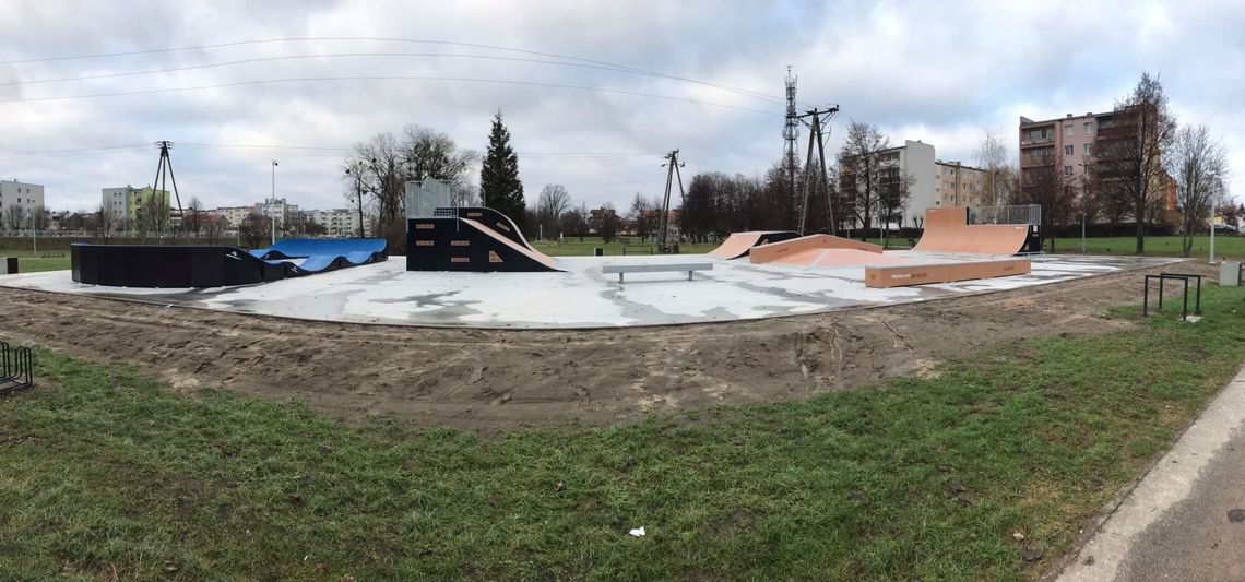 Rampy, przeszkody i tor pump track w parku 600-lecia. Skate park już otwarty