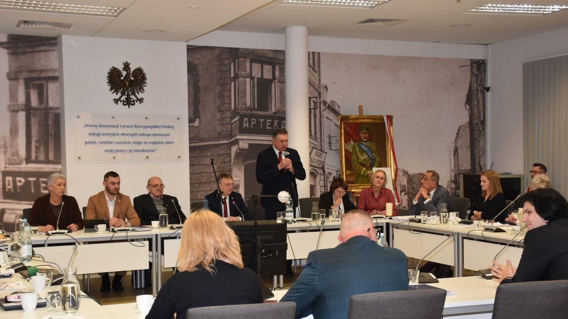 "Rekordowy i ambitny" budżet Płońska na 2026 rok przyjęty przez radnych