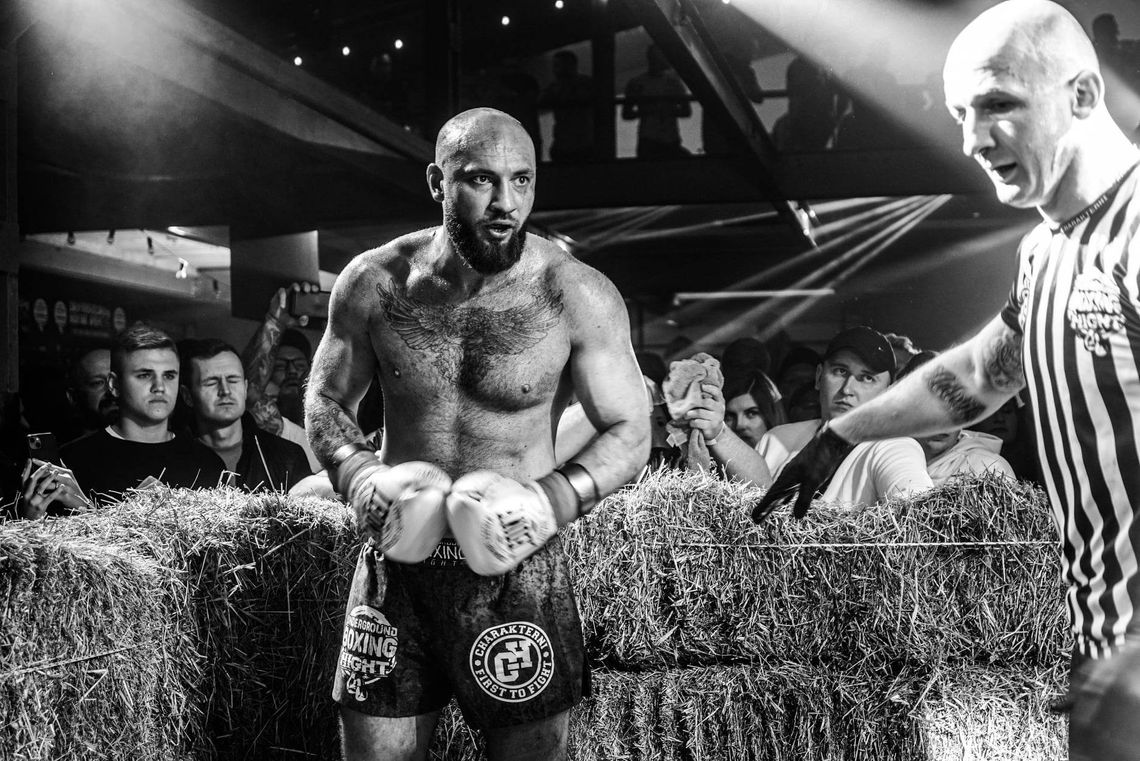 Rostek przegrywa na punkty w czasie Underground Boxing Night