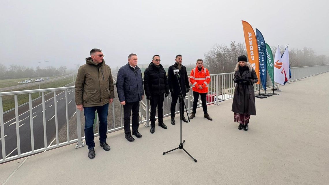 S7 z Płońska do Modlina otwarta w pełnym przekroju. Trzy pasy w obu kierunkach S7 z Płońska do Modlina otwarta w pełnym przekroju. Trzy pasy w obu kierunkach