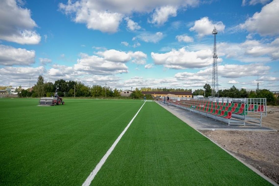 Samorząd nalicza kary wykonawcy. Otwarcie stadionu opóźnione