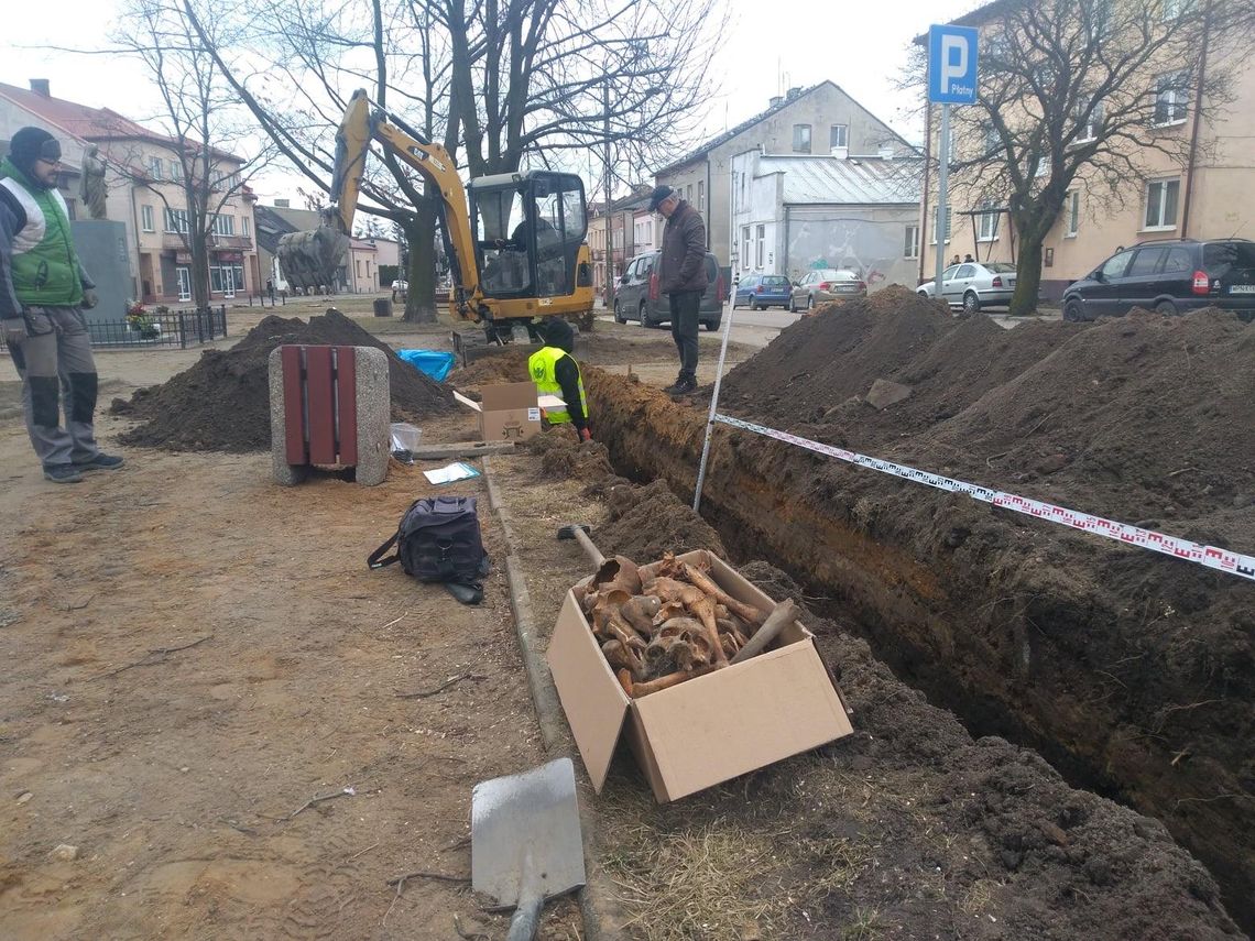 Setki kości odkryte na terenie skweru przy Pułtuskiej