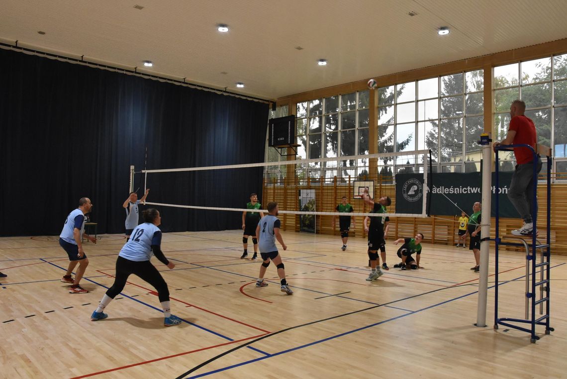 Siatkarska rywalizacja leśników w Baboszewie