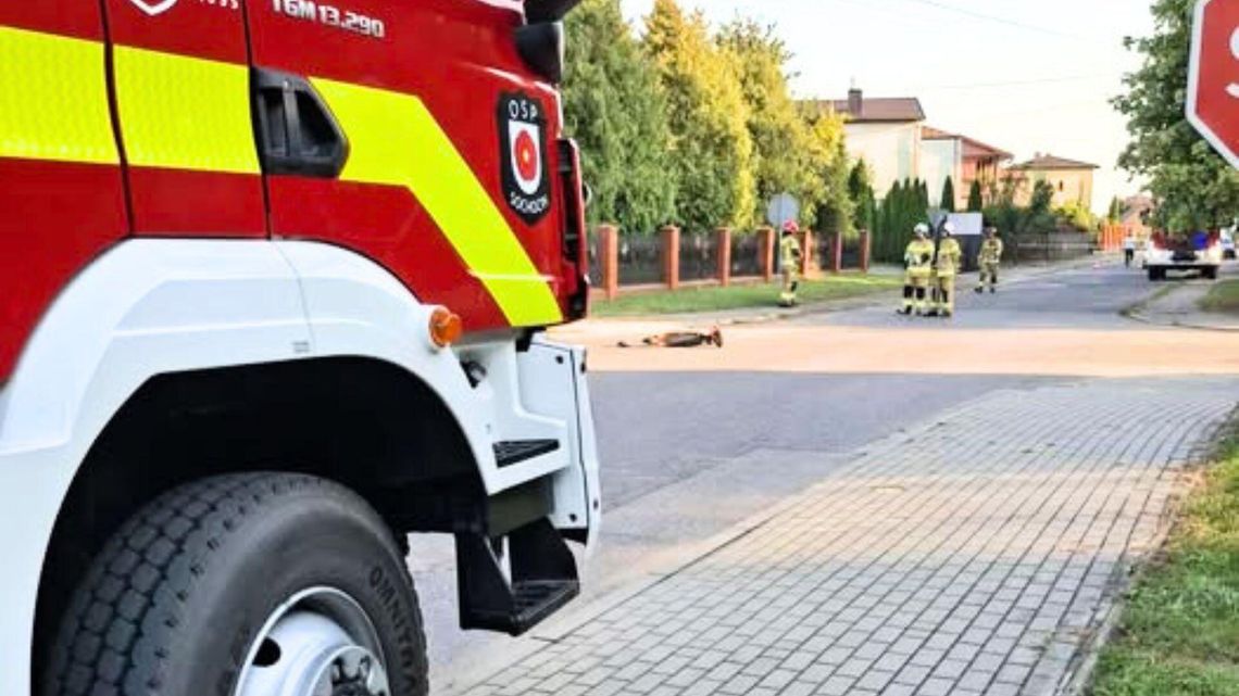 Sochocin: Hulajnogą w bok osobówki. Dwie osoby trafiły do szpitala