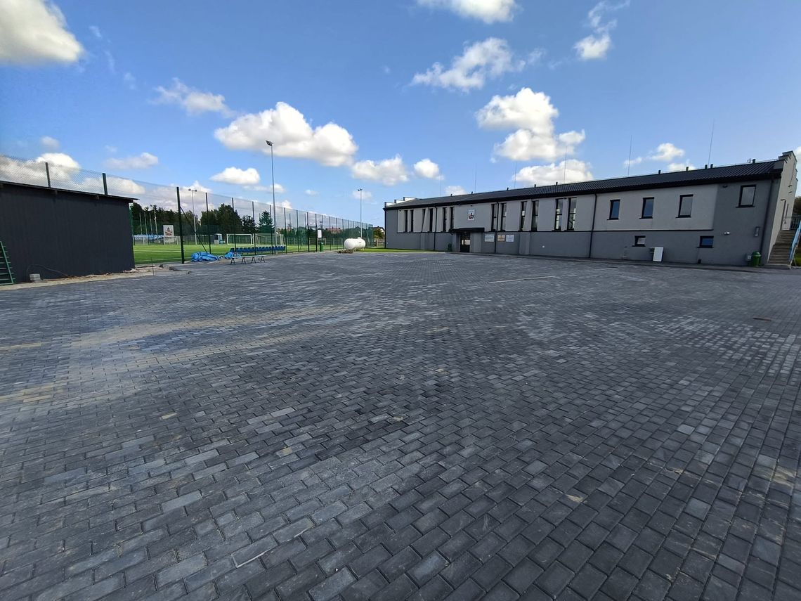Stadion w Raciążu z kolejnymi zmianami. Prace przed halą sportową dobiegają końca Stadion w Raciążu z kolejnymi zmianami. Prace przed halą sportową dobiegają końca