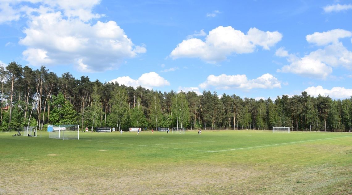 Stadion w Sochocinie z oświetleniem