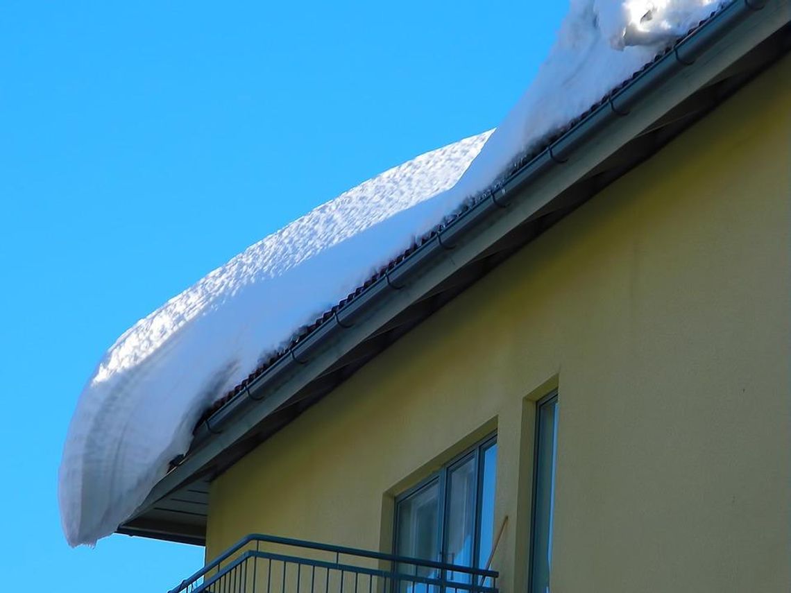 Straż pożarna przypomina o odśnieżaniu dachów