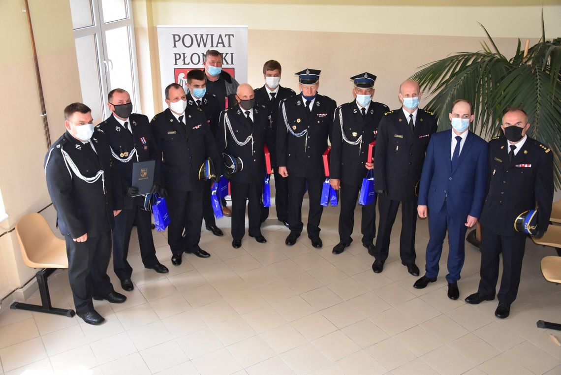 Strażacy wyróżnieni za walkę z podtopieniami Strażacy wyróżnieni za walkę z podtopieniami