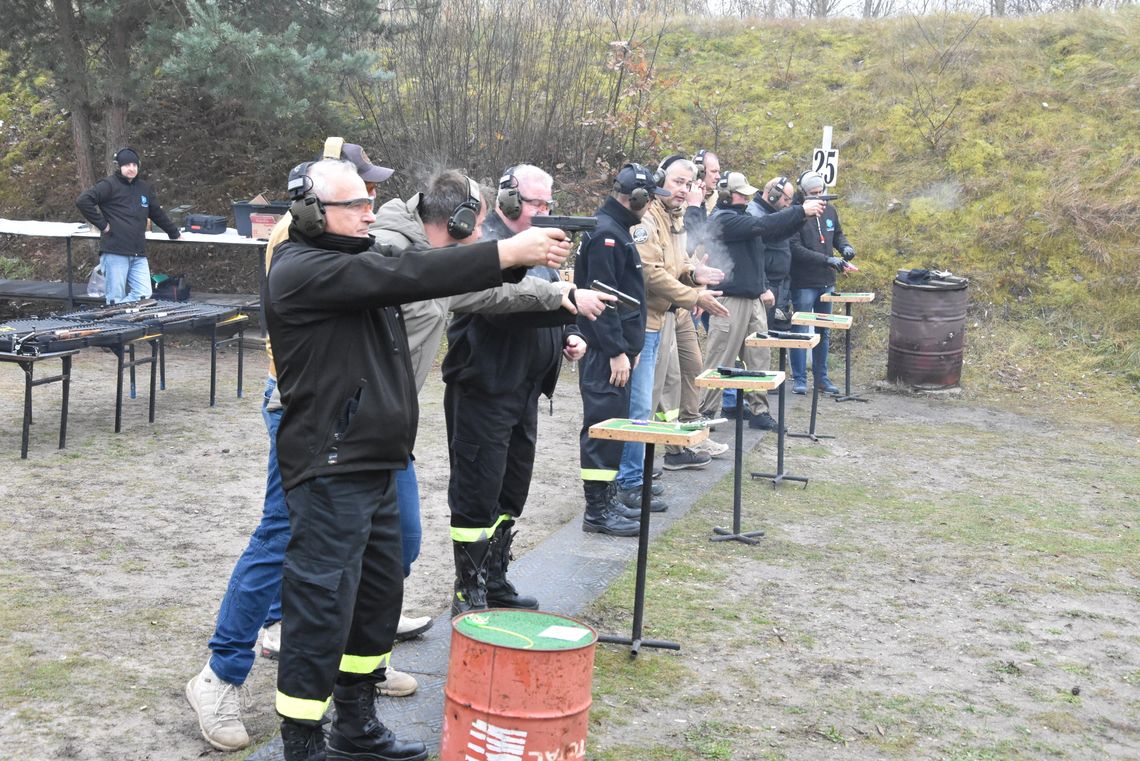 Strzeleckie zawody służb mundurowych w Szerominku