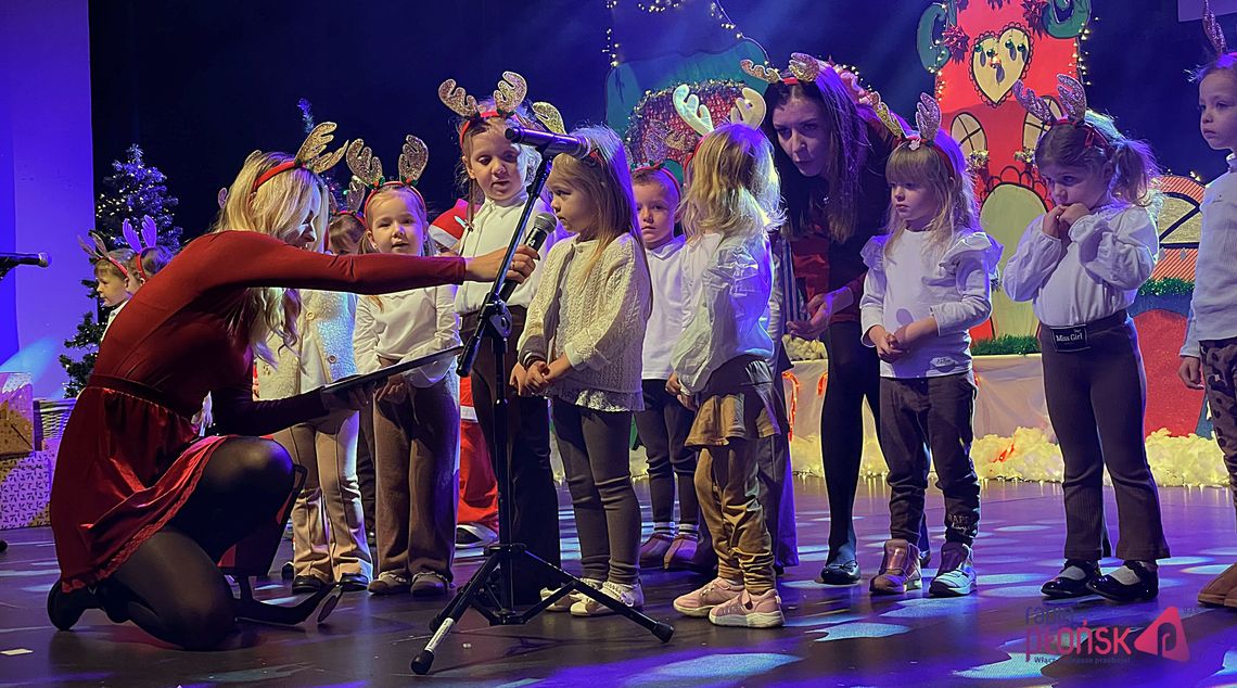 Świąteczna magia najmłodszych – Mali Giganci na scenie Świąteczna magia najmłodszych – Mali Giganci na scenie