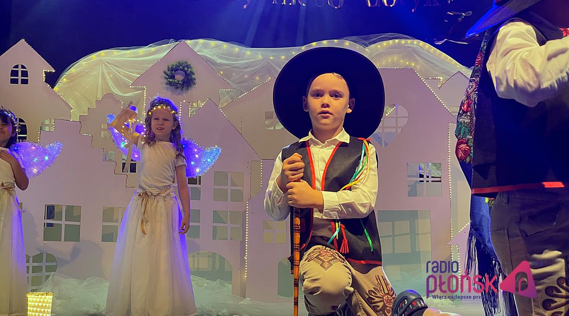 Świąteczne kolędowanie przedszkolaków z „Kangurka” w Płońsku Świąteczne kolędowanie przedszkolaków z „Kangurka” w Płońsku