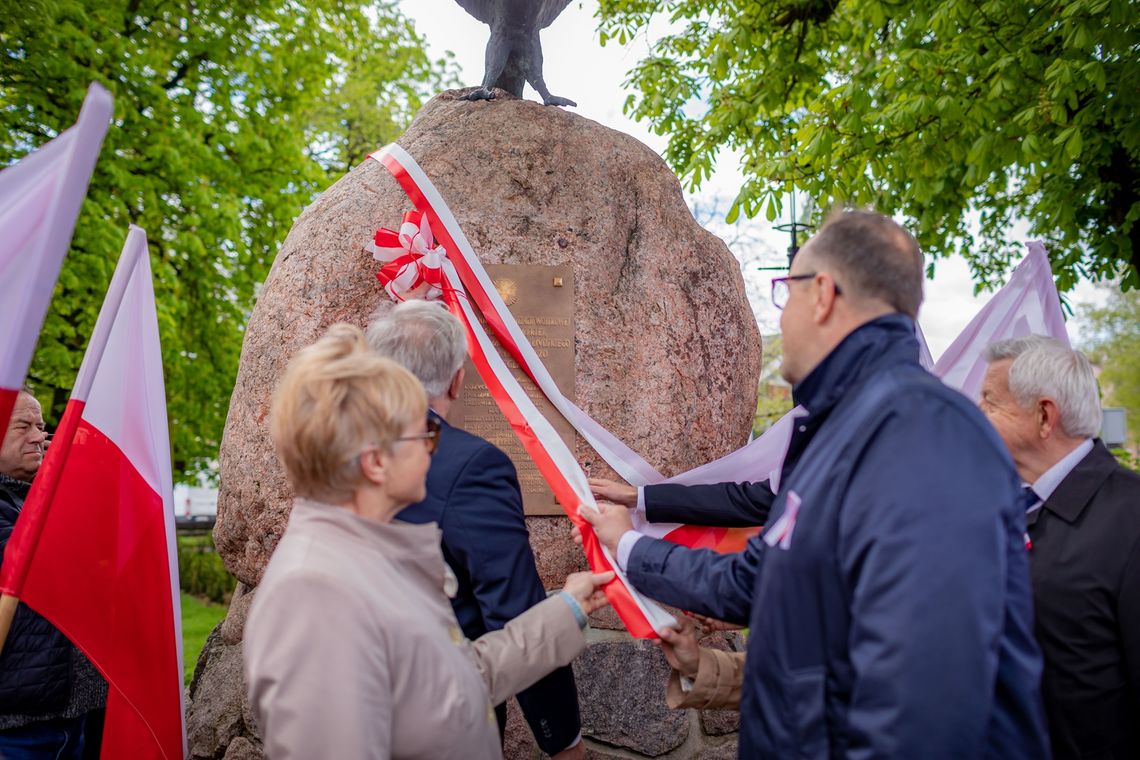 Święto Konstytucji 3 Maja w Ciechanowie. Odsłonięto tablicę, która wróciła na swoje miejsce po 82 latach